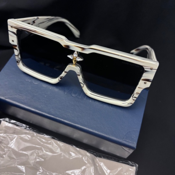 Louis Vuitton Cyclone sunglasses